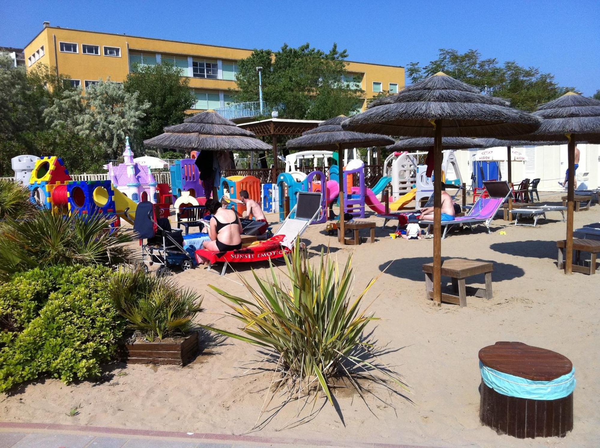 Viva Beach Hotel Rimini Exterior foto